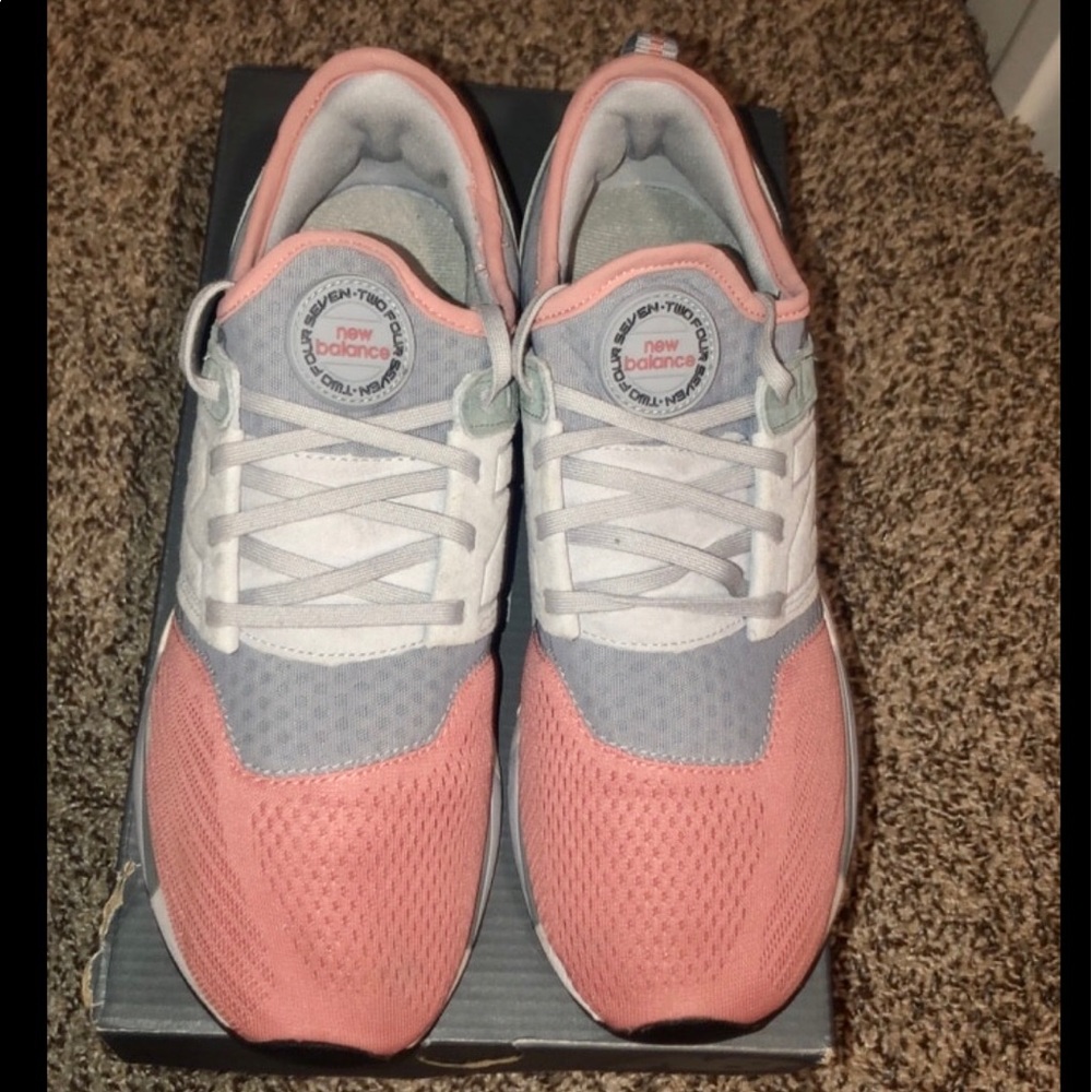 New Balance tennis shoes